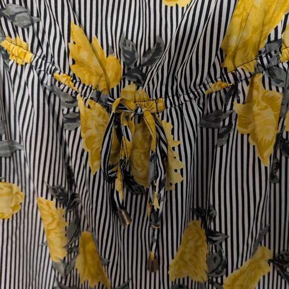 Blush yellow rose print blouse - XL - Picture 3 of 4